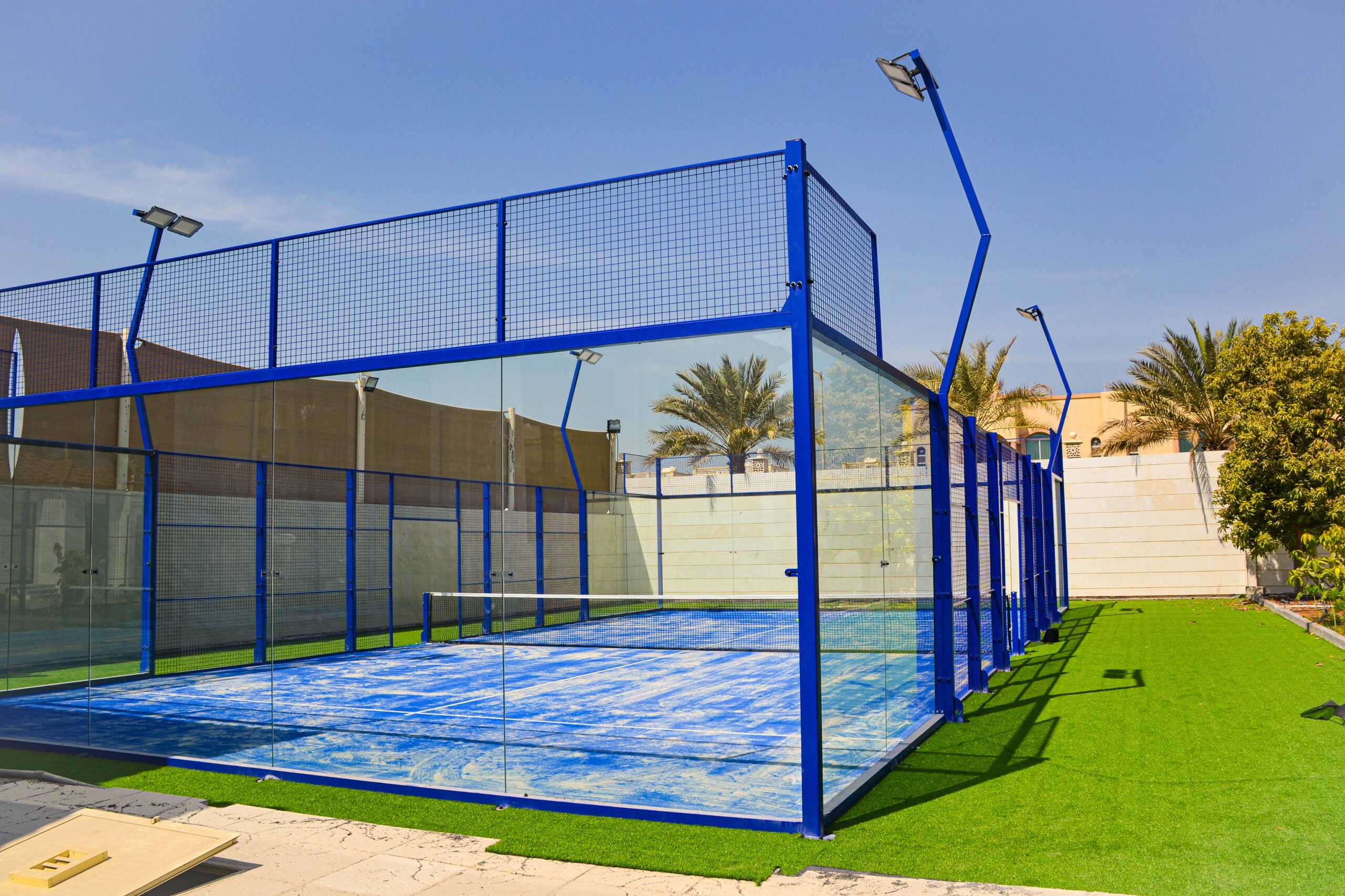 padel court installation Dubai by Espectro Pro Sports residential sports courts Dubai by Espectro Pro Sports تركيب ملاعب البادل في دبي